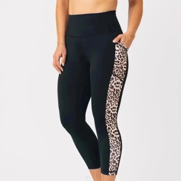 (NWT) Zyia Women’s Leopard Pocket Brilliant Hi-Rise Capri 20" in Black - Picture 7 of 16